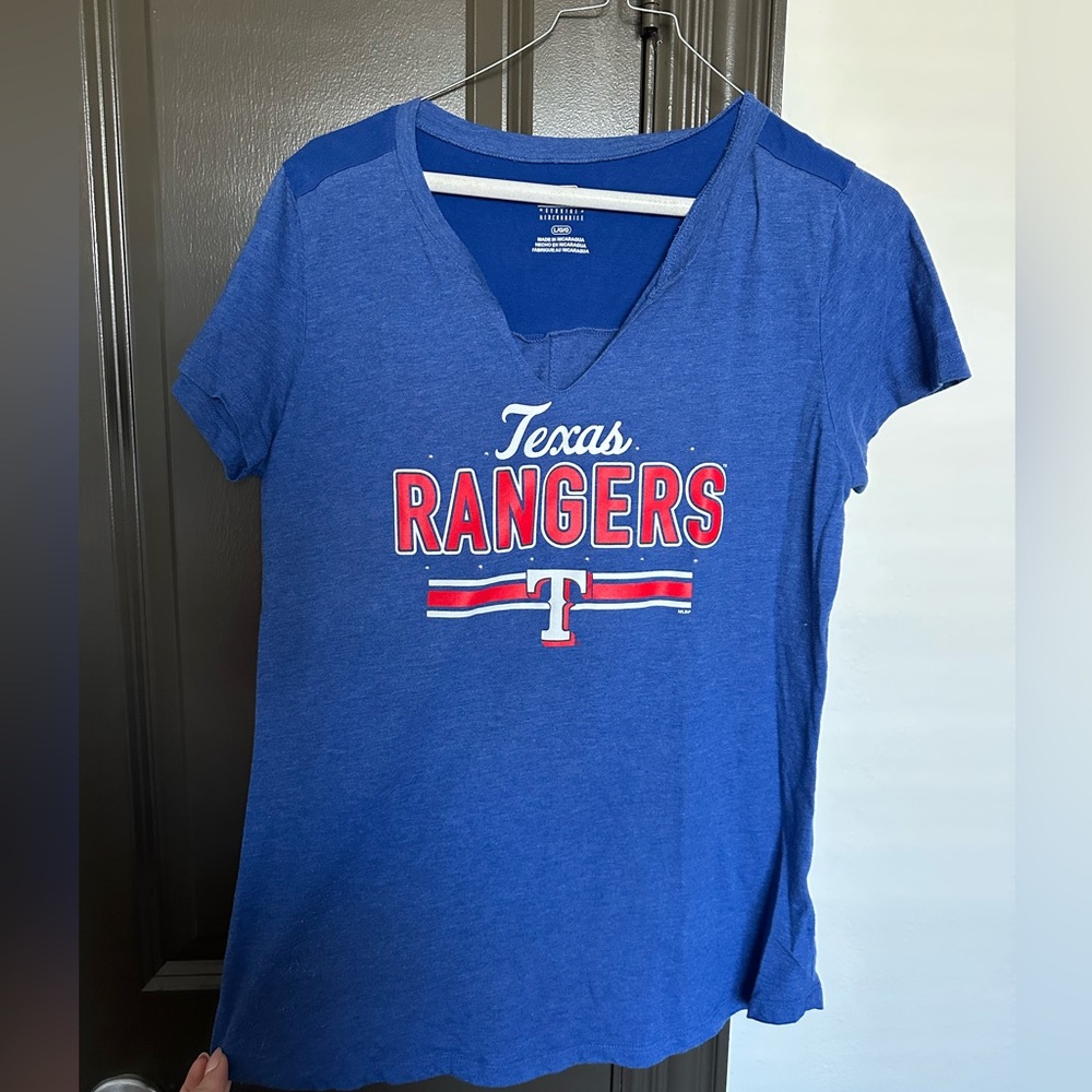 Texas Rangers Women’s V-Neck Graphic Tee with Rhinestone Details – Blue